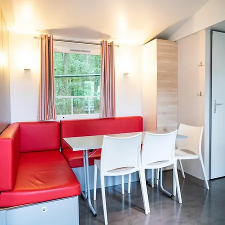 In With Patio シャレー Olloy-sur-Viroin